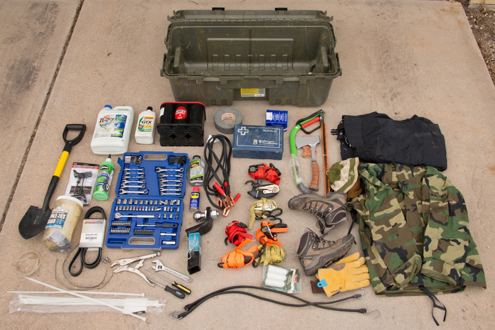 overlanding-off-road-emergency-tool-kit