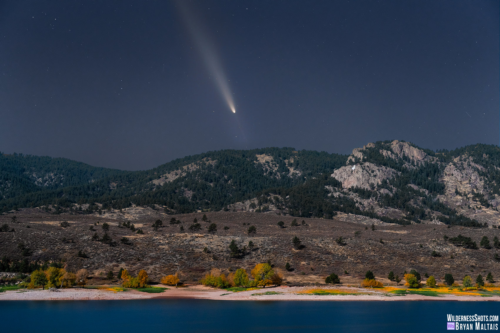 Comet A3 above horsetooth reservoire arthurs rock